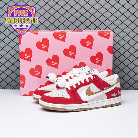 Nike Dunk Low SE Merry Christmas DO9457-112 Unisex